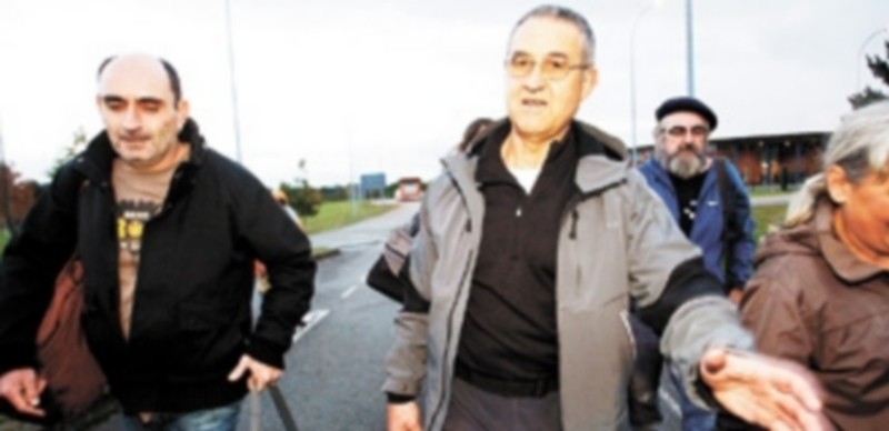 El etarra Domingo Troitiño (c) salió el pasado viernes de prisión tras una decisión de la Audiencia Nacional que fue avalada ayer por el Tribunal Supremo. / Efe