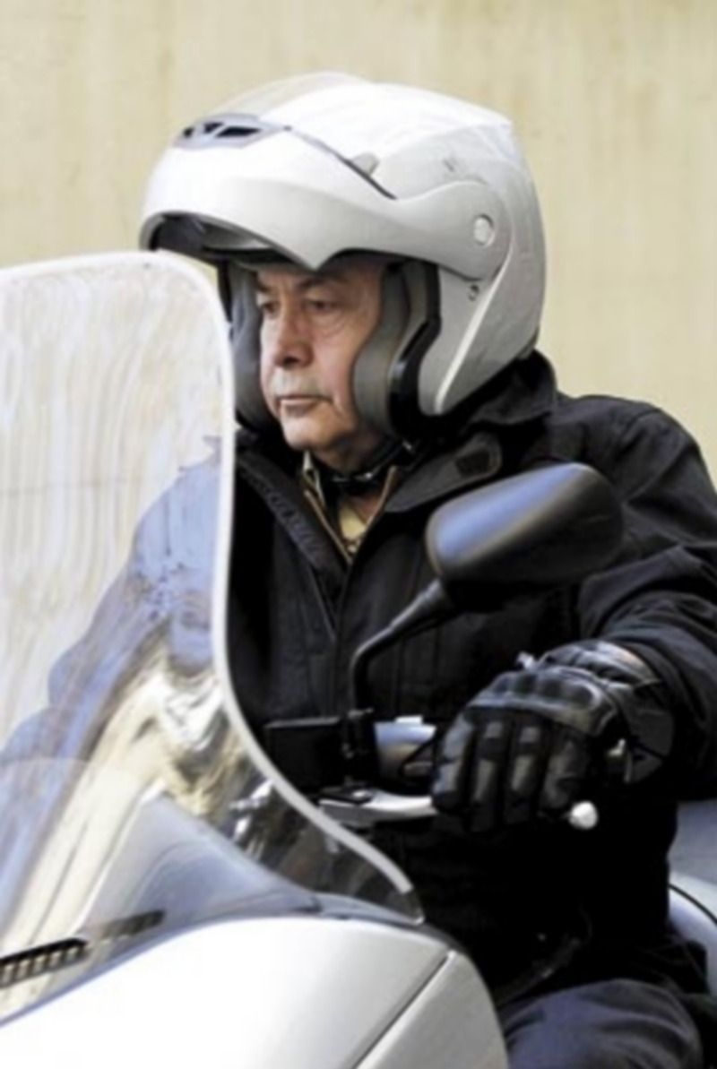 El togado andaluz llega a la Audiencia de Palma. / Efe