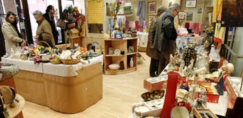 Rastrillo Solidario de Manos Unidas en la villa en una de sus ediciones anteriores./ Gabriel Gómez