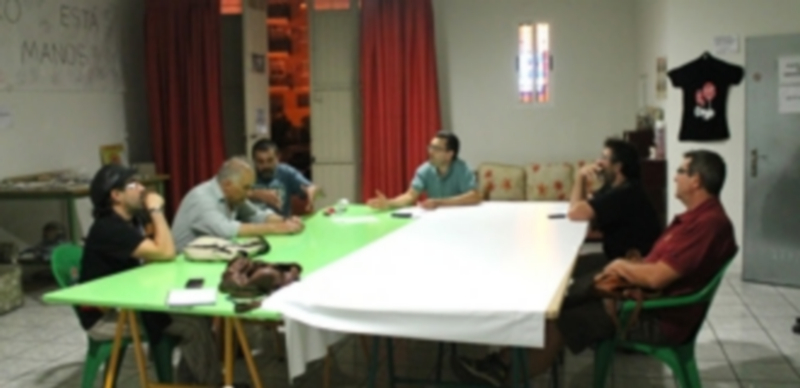 La asamblea se celebró en el Centro Solidario de la villa. / C.N.