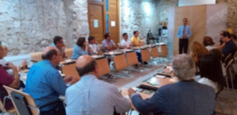 Los talleres se desarrollaron en el Palacio de Pedro I con la participación de diversos agentes socioeconómicos. / E. A.