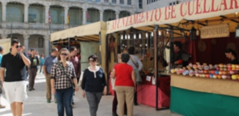 La Feria de Cuéllar incluye la XXXVI Feria de Artesanía y el VI Mercado de Coleccionismo y Antigüedades. / C.N.