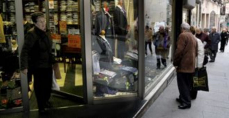 La economía está ralentizando las compras y tanto empresarios como consumidores se muestran pesimistas. / A. Benavente