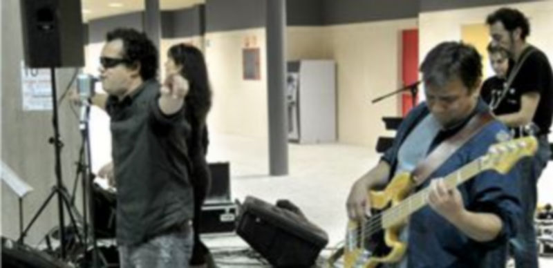 Un momento de la actuación del grupo ‘La banda del buho’