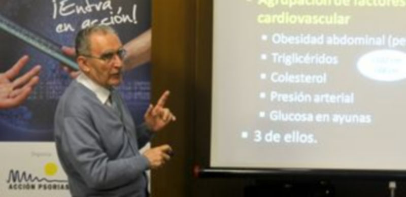 Piel, picor, problemas... Psoriasis 1 El dermatólogo Juan Redondo Mateo pronunció una conferencia sobre la enfermedad en el Colegio de Farmacéuticos. / A. B.