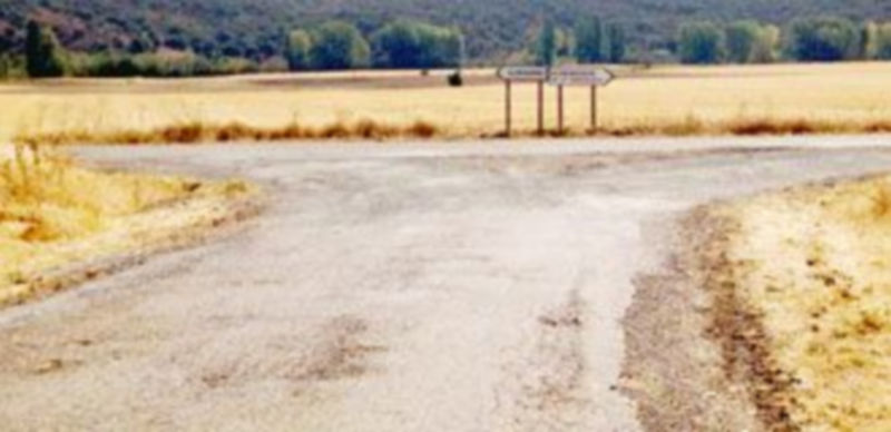 Vista de un tramo del camino rural que está acondicionando la Diputación Provincial de Segovia. / El Adelantado