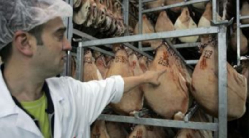 En los primeros cuatro meses de 2013 Segovia ha exportado jamones y paletas por valor de 897.000 euros. / Juan Martín