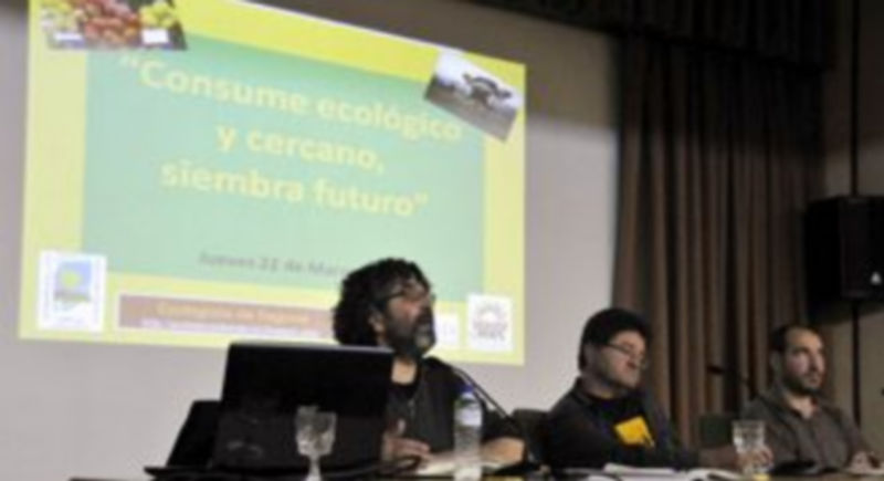 Un momento del comienzo de las jornadas que se celebraron ayer en el Colegio Universitario de Segovia. / Juan Martín.