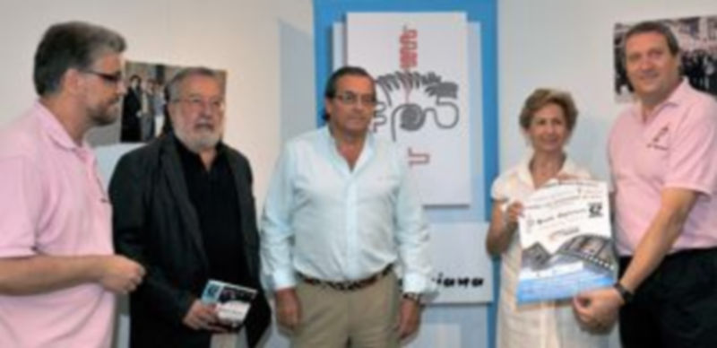 Un instante antes de la rueda de prensa celebrada ayer en la sala de exposiciones del Teatro Juan Bravo. / Kamarero.