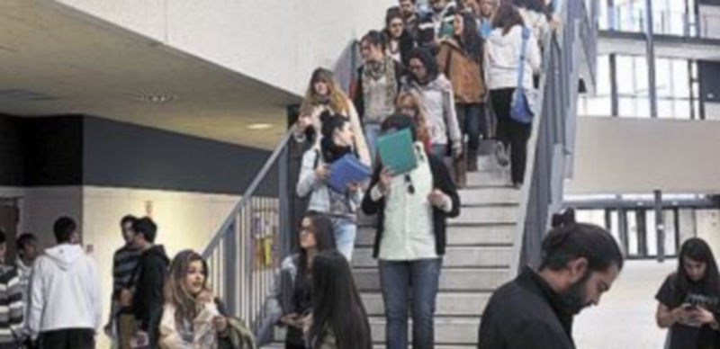 Los universitarios podrá obtener el carné gratis el martes. / Kamarero