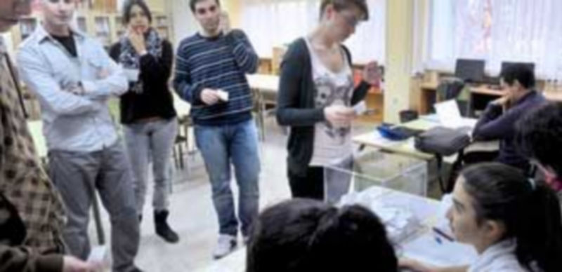 Los alumnos del instituto María Moliner tuvieron horario de mañana y tarde para poder acudir a votar. / Kamarero