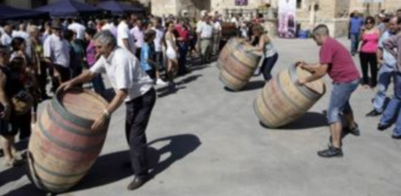 Imagen de la fiesta de la vendimia en Valtiendas celebrada el pasado mes de septiembre. / Lara Mazagatos