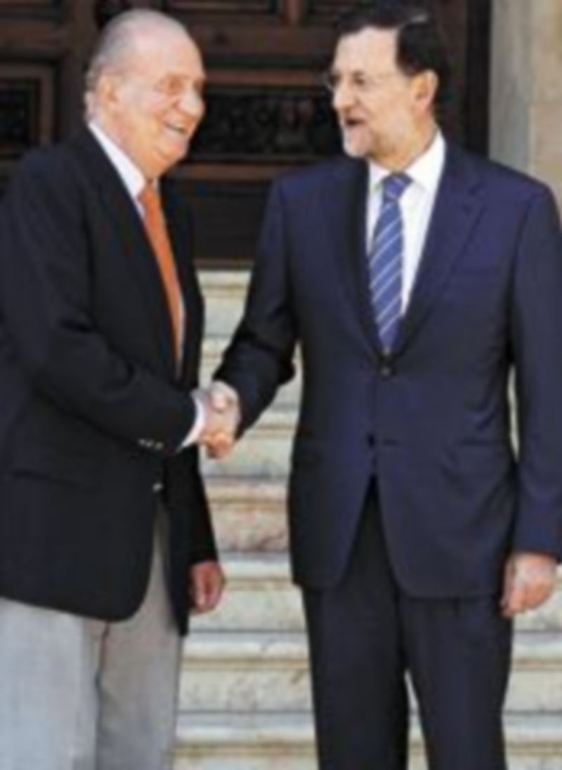 El Rey recibió al presidente del Gobierno en el Palacio de Marivent. / Reuters