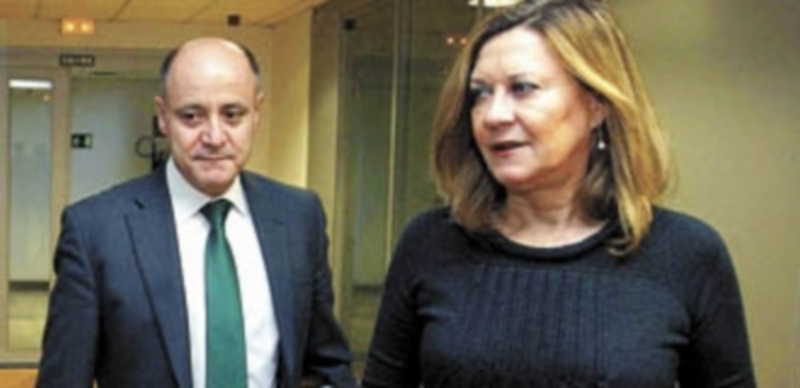 Pilar del Olmo junto al director general de Presupuesto