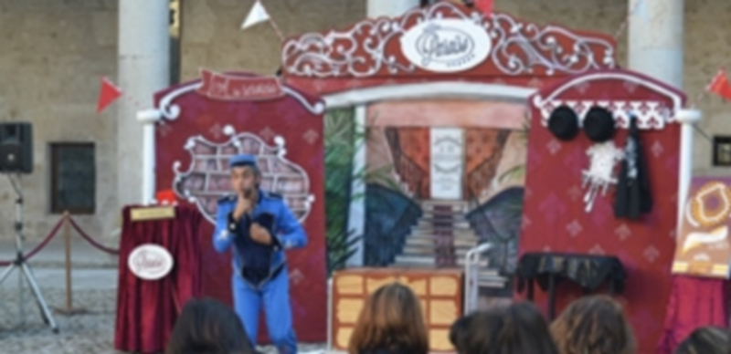 La primera representación tuvo lugar en el patio de armas del Castillo./ Noemí Martín