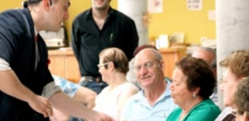 Instantes de la magia social en el Centro de Día de Personas Mayores. / E.A.