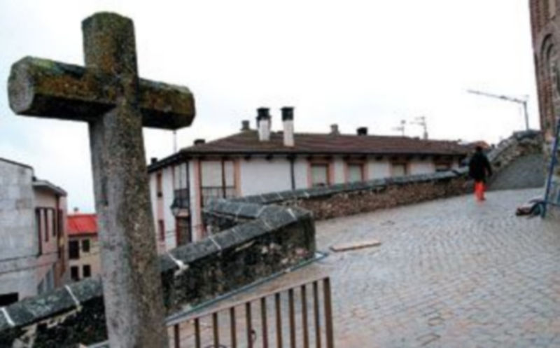 El entorno del templo ha sido recientemente acondicionado. / Gabriel Gómez