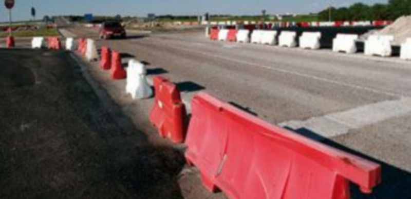 Estado actual de las obras de  construcción de la rotonda en la zona norte de la villa. / Gabriel Gómez