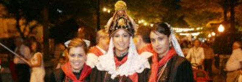 Corregidora y damas de las fiestas de 2010 tras el fin de fiesta en la Plaza de Toros. / gabriel gómez