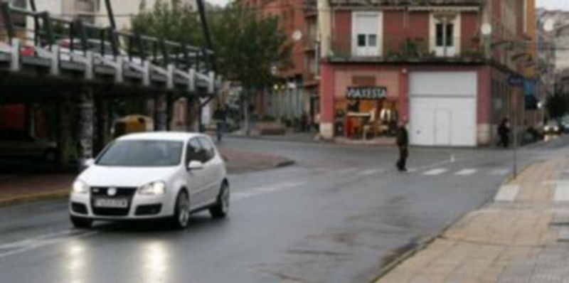 Entorno de la calle Huertas en su confluencia con la estación de autobuses en una imagen de archivo. / Gabriel Gómez