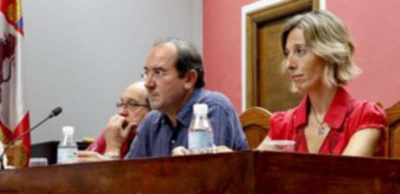 Los ediles del grupo municipal del PSOE durante el desarrollo del último pleno./ Gabriel Gómez.
