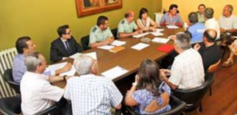 Asistentes a la Junta de Seguridad Ciudadana celebrada ayer en el municipio. / Gabriel Gómez