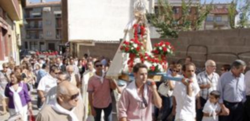 Procesión del pasado año con la imagen de la virgen de La Palma en la calle Diego Velázquez. / Gabriel Gómez
