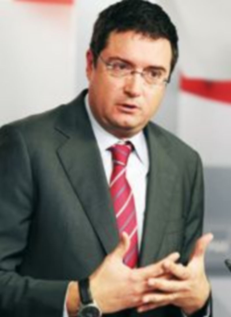 Óscar López comparece ante los medios de comunicación. / Ical