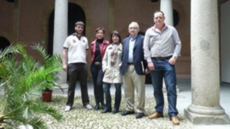 Dos candidaturas concurrirán a las elecciones en el Colegio de Arquitectos 1 Los integrantes de la candidatura posan en el patio de la sede colegial. / El Adelantado