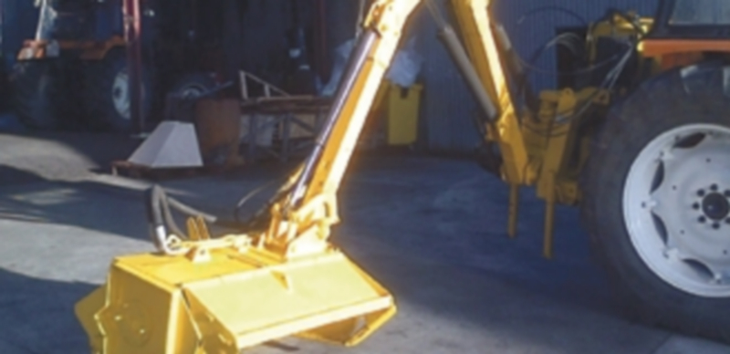 La nueva desbrozadora se remolca a un tractor y se extiende hasta 4