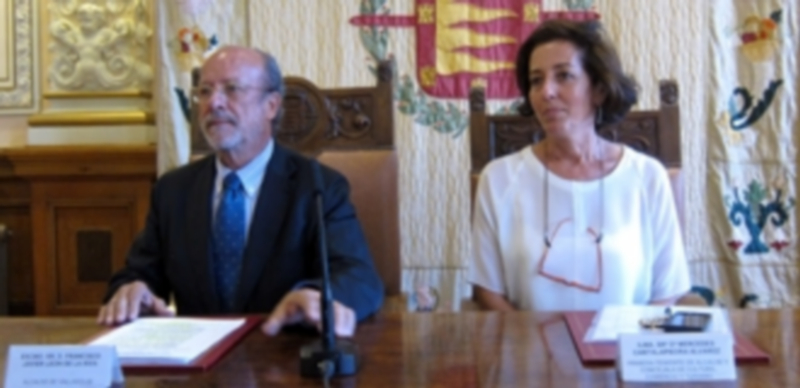 León de la Riva: “Si Podemos entra, habrá que salir corriendo” 1 La primera autoridad municipal de Valladolid preside una sesión plenaria en el Ayuntamiento de la capital. / EP