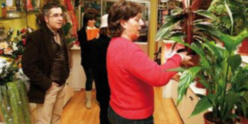 Los establecimientos adheridos al colectivo admitirán pesetas hasta el 31 de enero. / GABRIEL GÓMEZ