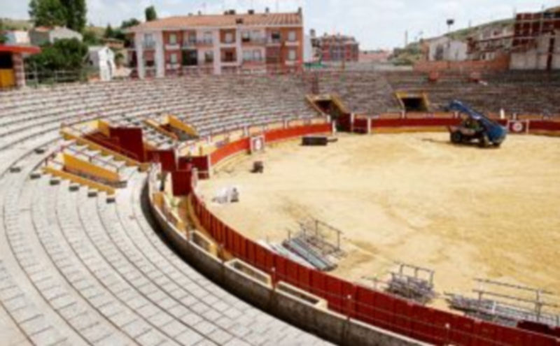 Estado actual de las obras que se están acometiendo en la Plaza de Toros de la villa. / Gabriel Gómez