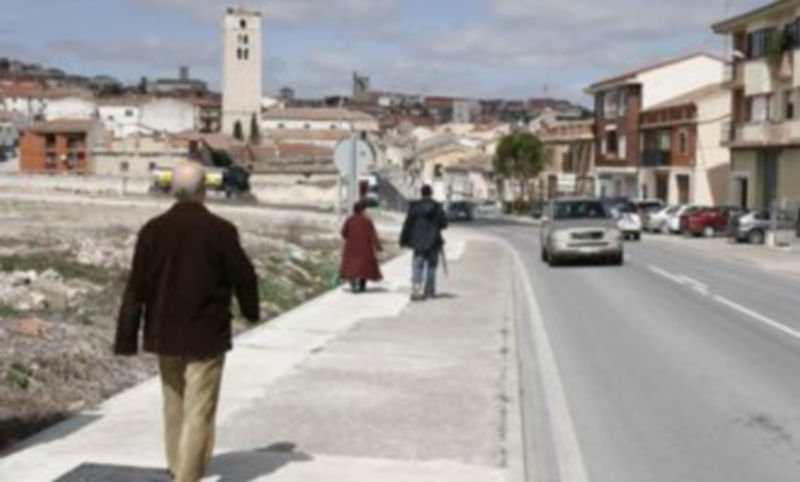Acceso desde la carretera de Arévalo