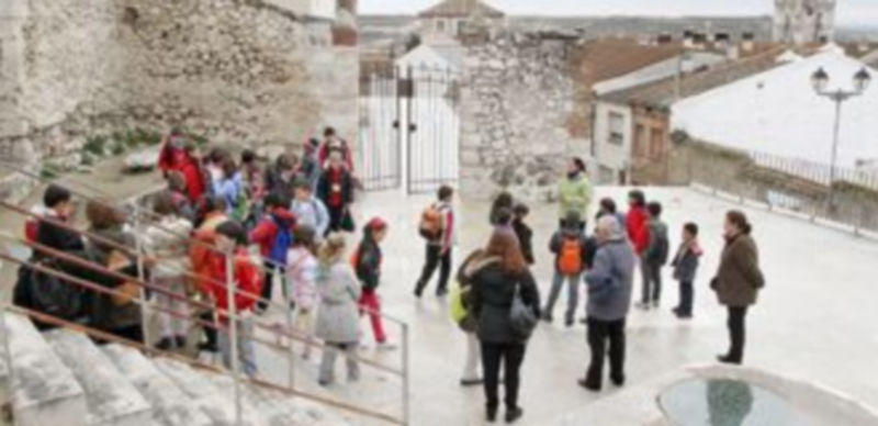 Los grupos de escolares se acercan a la villa durante todo el curso escolar y especialmente en primavera. / Gabriel Gómez