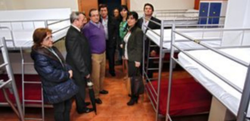 Las autoridades locales y provinciales recorrieron las instalaciones del albergue. /Gabriel Gómez