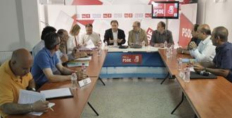 Los parlamentarios socialistas celebraron un encuentro con los representantes de las cuatro organizaciones profesionales agrarias segovianas. / Juan Martín
