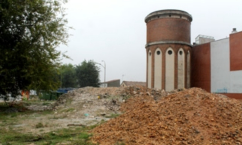 La retirada de los escombros se realizará a la mayor brevedad por parte de la empresa o el Ayuntamiento. / Chantal Núñez