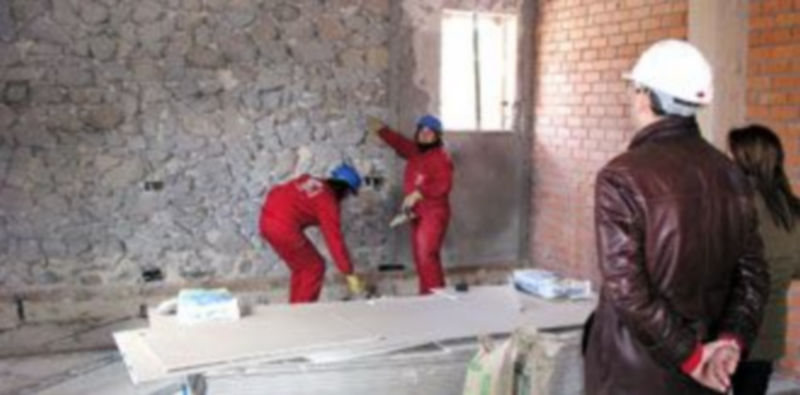 Los últimos talleres de empleo de la Comunidad han trabajado en la Casa Forestal de Fuentemacanda./GABRIEL GÓMEZ