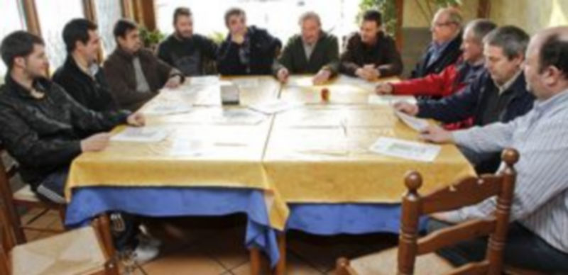 Miembros de la Lonja durante un reciente encuentro en la villla. / Gabriel Gómez