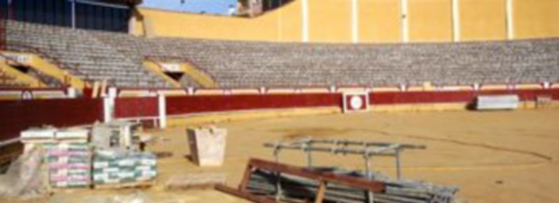 Estado actual de los trabajos de acondicionamiento de la plaza de toros de la villa. / Gabriel Gómez