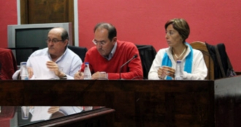 Concejales socialistas en la última sesión plenaria celebrada la semana pasada./ Chantal Núñez