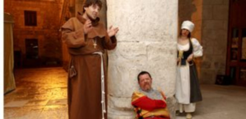 Una escena del espectáculo teatralizado nocturno de la temporada 2012 en el Castillo./gabriel gómez