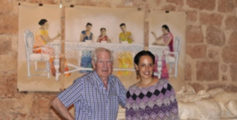 (Arriba) El concejal de Cultura y la artista en la inauguracion de la exposición