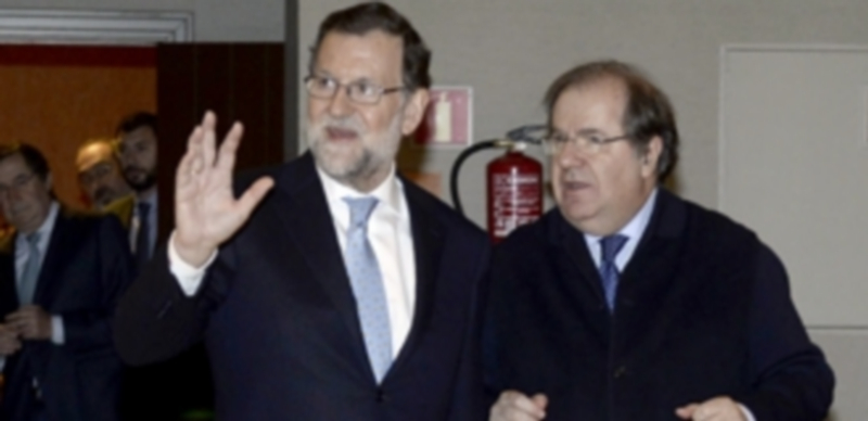 Herrera cree que al PSOE le pesará el ‘no’ a Rajoy 1 Rajoy y Herrera durante la Junta Directiva del PP regional celebrada el viernes. / Efe