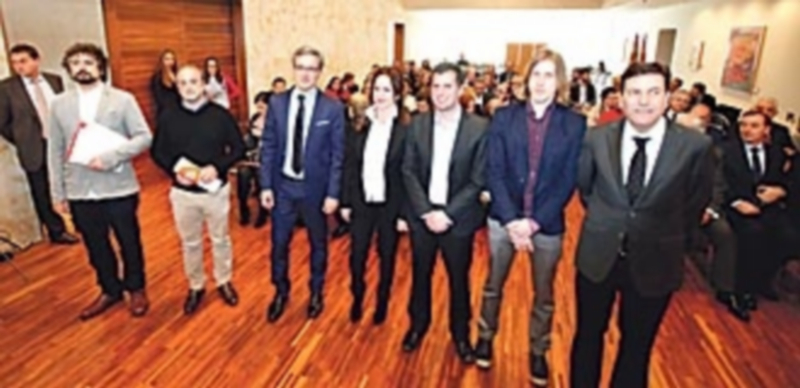 Clemente apela al consenso en la reforma del Estatuto autonómico 1 Silvia Clemente (4 dcha.)