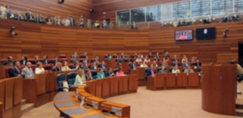 Acuerdo unánime de los grupos para cambiar el sistema de becas 1 Satisfacción general en las Cortes por el acuerdo sobre el sistema de becas . / Europa Press