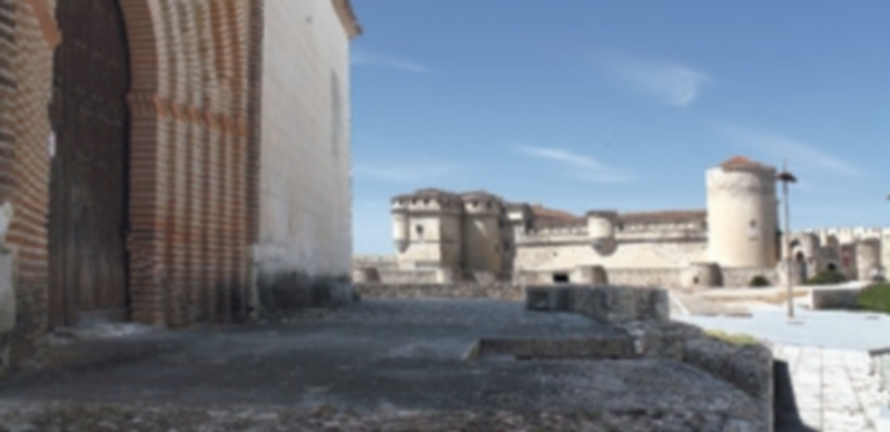 Una de las inversiones más importantes que se realizarán será la recuperación de la torre de la iglesia de San Martín. / C.N.