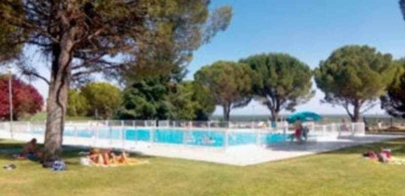 Piscina de verano de la villa de Cuéllar