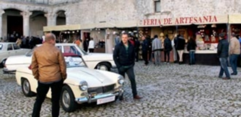 Exposición de coches antiguos en la Feria de Artesanía. / C.N.